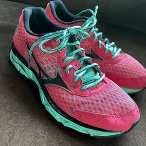 XLNT Mizuno Wave Inspire 11 Tomato Red Seafoam Green Black Womens 8 US 38.5 EUR
